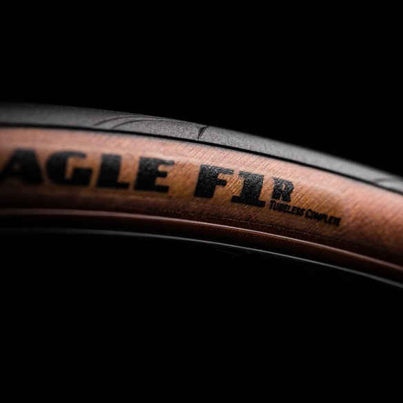 Cubierta Eagle F1 R 700x32 TLC Neg/Mrrn